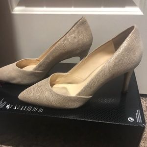 Alex Marie Gold And White pumps